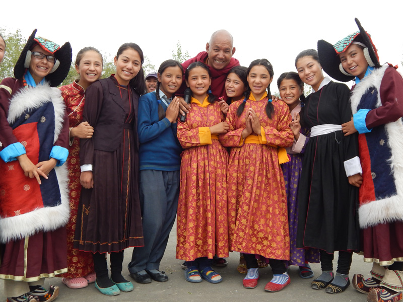 guruji with students bearb